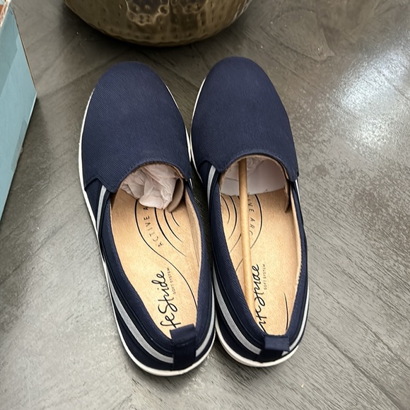 LifeStride Namaste Womens Slip On Comfort Casual And Fashion Sneakers - Picture 8 of 12